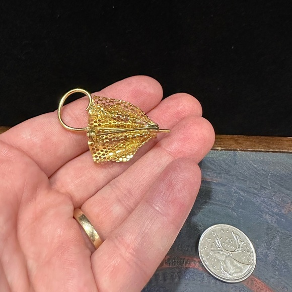 GOLD tone vintage umbrella and floral brooch - Picture 7 of 9